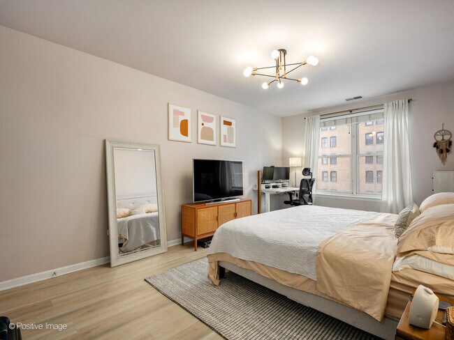 Building Photo - 520 N Halsted St