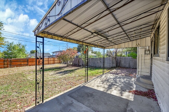 Building Photo - $1,995 - 3 Bed, 1 Bath Newly Updated Home In Denver with Fenced in Yard!