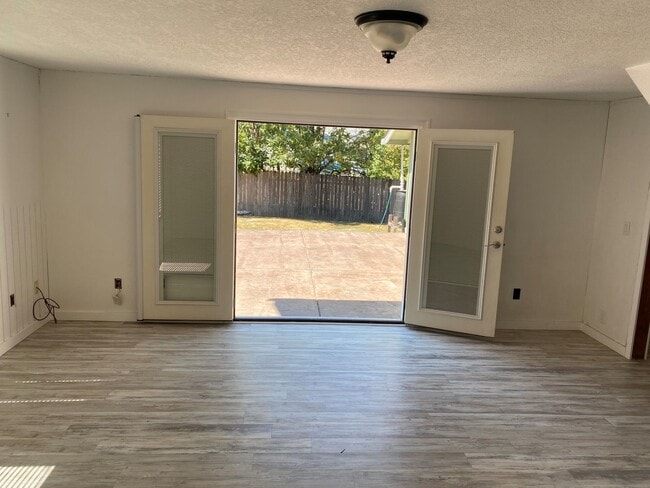 Building Photo - Rare Five Bedroom On Quiet Cul-de-Sac