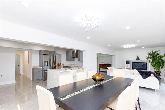 Building Photo - 5109 Banyan Ln