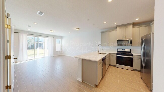 Building Photo - 215 Pine Bluff Dr