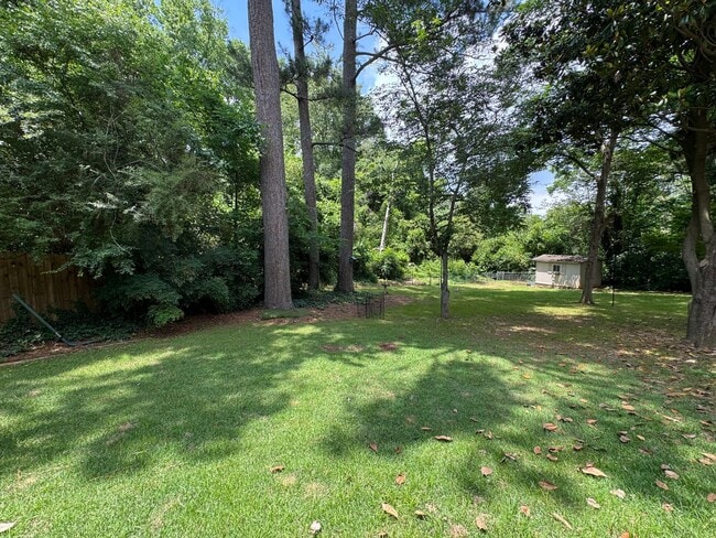 Building Photo - Executive Rental 4 bed 3 bath home in the heart of Country Club