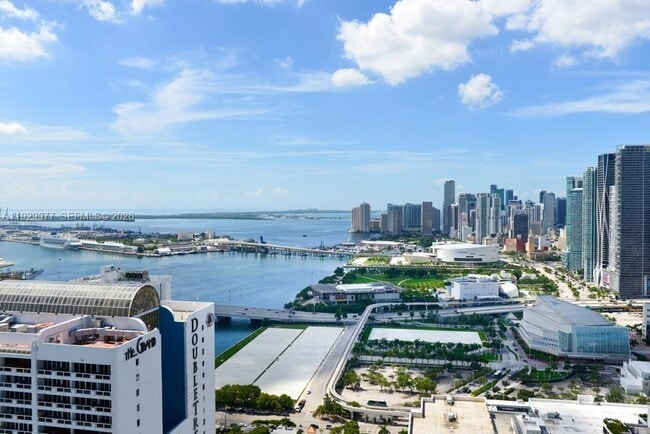 Building Photo - 1750 N Bayshore Dr