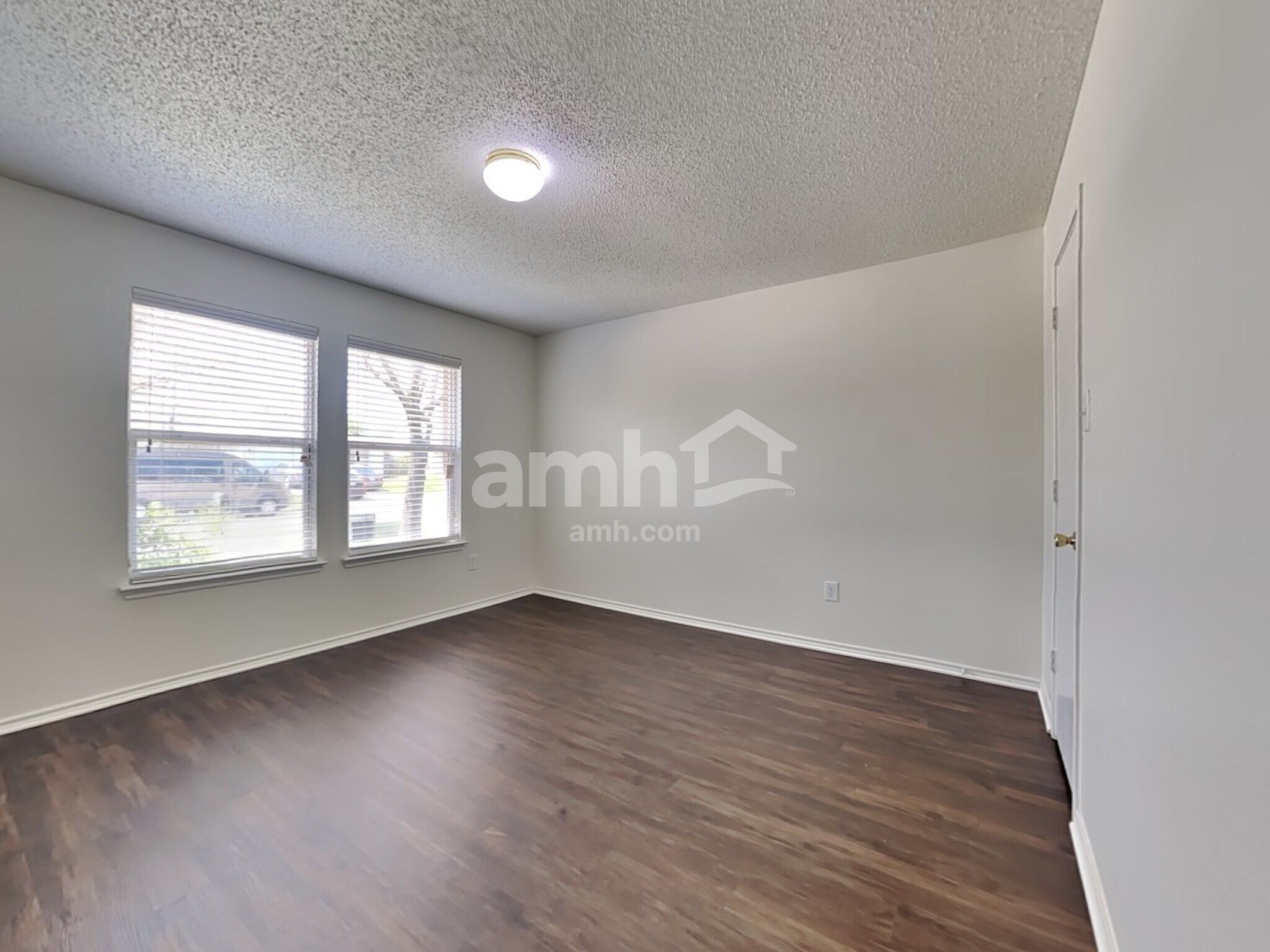 Building Photo - 5428 Kleberg Dr