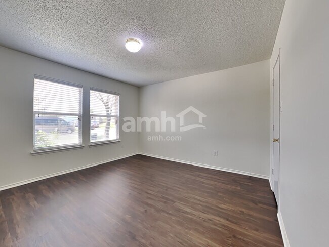 Building Photo - 5428 Kleberg Dr