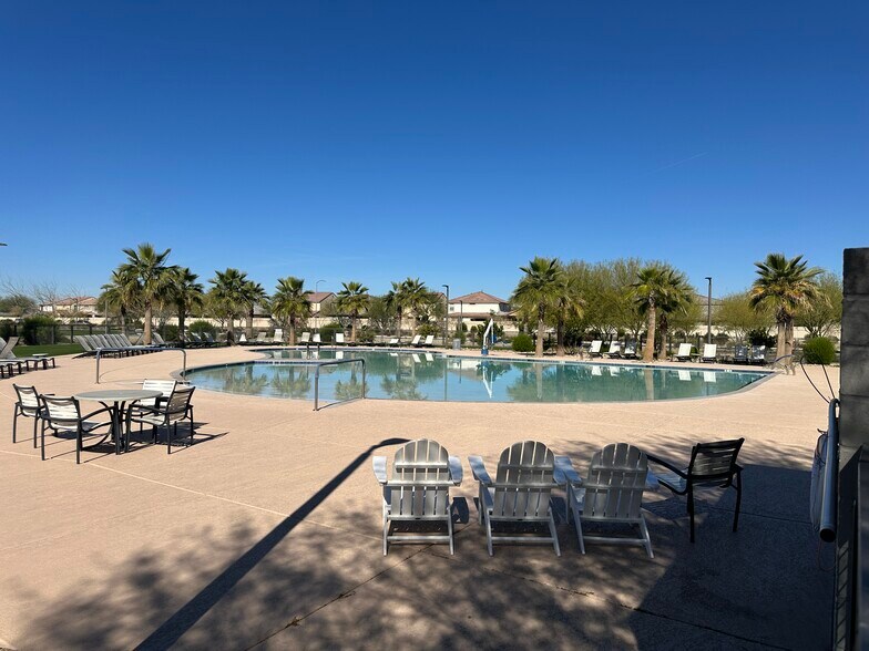 Building Photo - 8909 W Missouri Ave