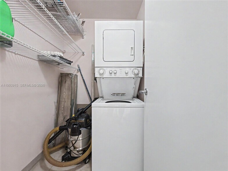 Building Photo - 1900 N Bayshore Dr