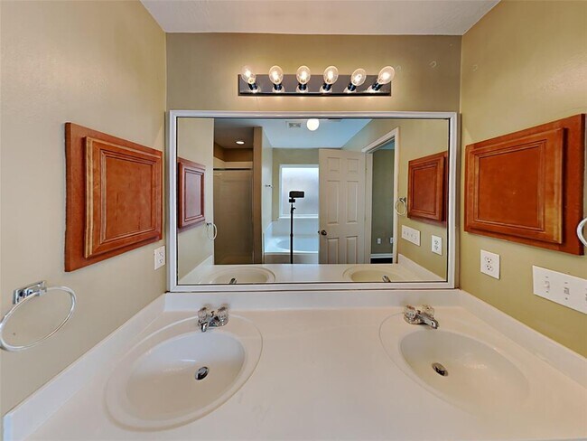 Building Photo - 2617 Las Cruces Cir