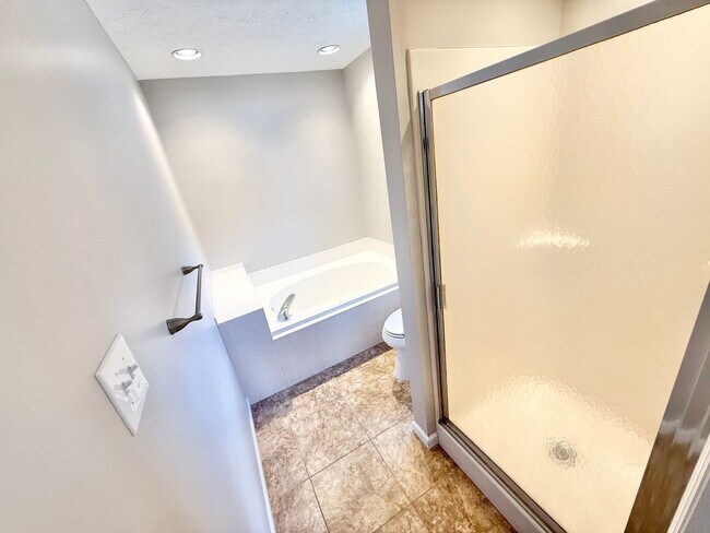 Building Photo - West Knoxville 37932 - 4 bedroom, 2.5 bath home - Contact Tanner Fee (865) 850-5103