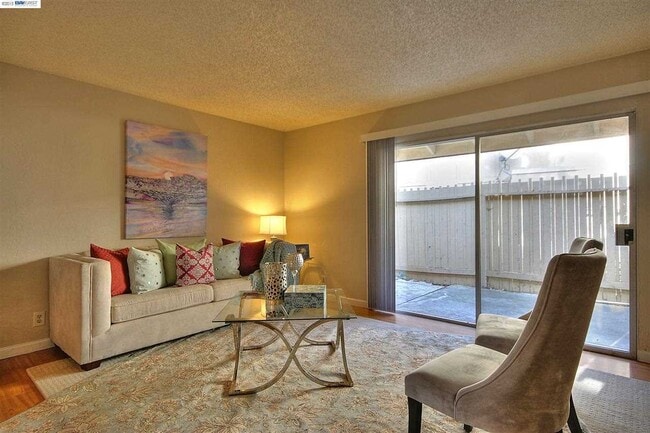 Building Photo - For Rent – Charming 2BR single level condo...