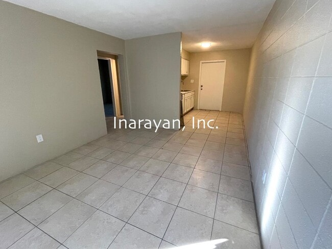 Building Photo - 1011-1013 Dewitt Drive