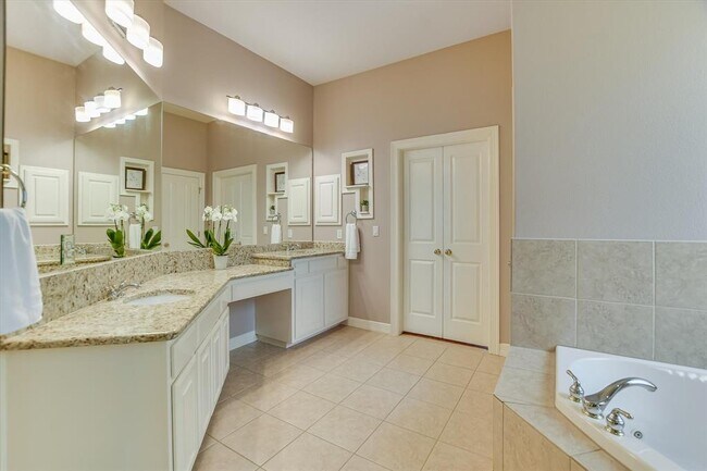 Building Photo - 2339 Berwick Dr