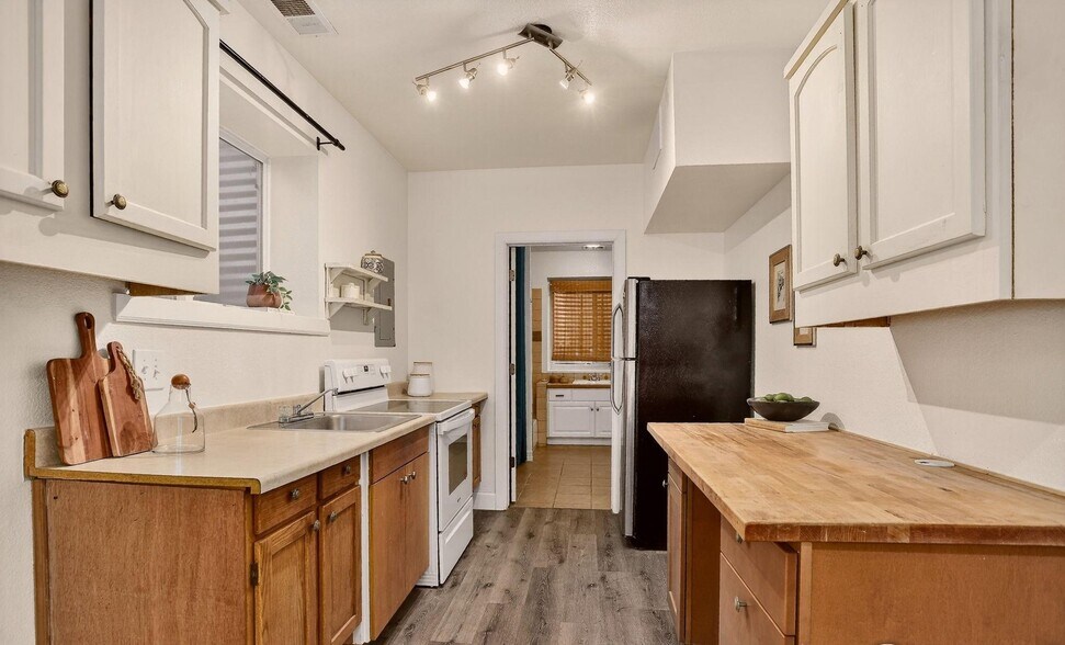 Open Kitchen - 1509 Pratt St