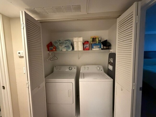 Building Photo - A Fantastic and Super Clean 1 Bedroom, 1 Bathroom upstairs unit.