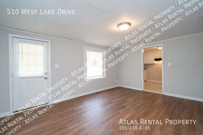 Building Photo - 510 W Lake Dr