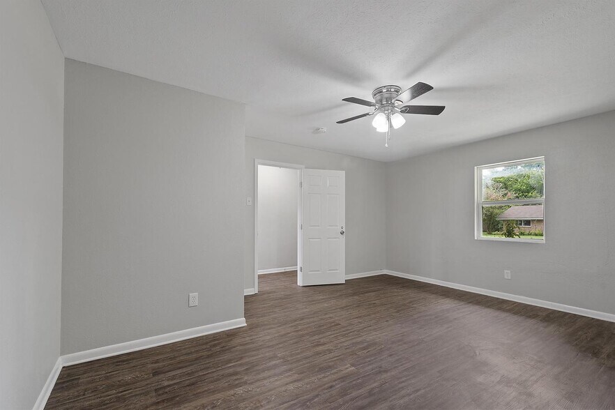 Building Photo - Bright & spacious 6-bedroom retreat in Ben...