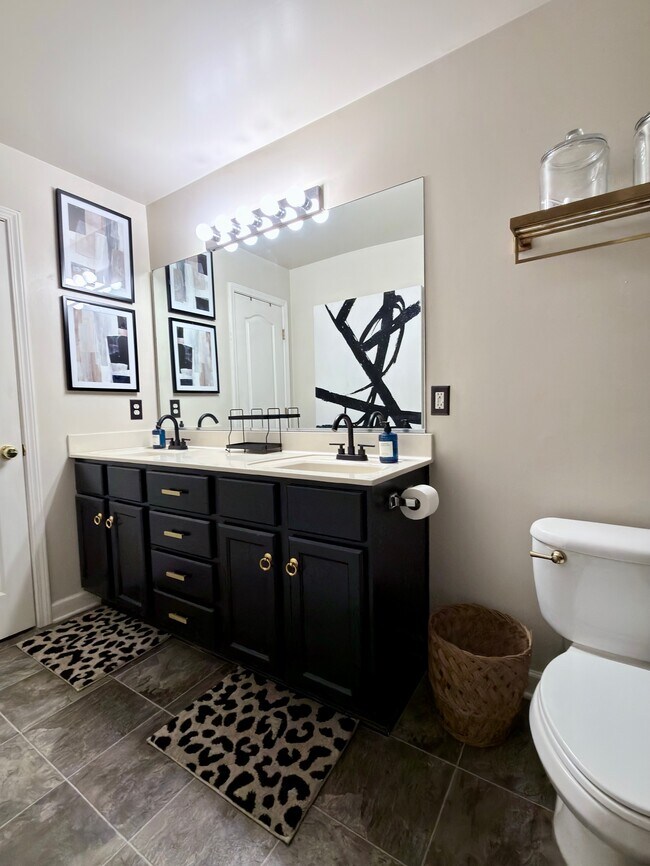 Building Photo - 1044 Hummingbird Ln