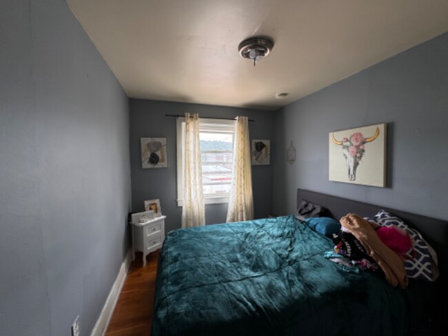 Building Photo - 274 E Elm St