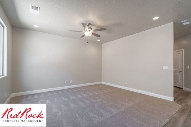 Building Photo - 4 Bedroom, 2.5 Bathroom Townhome in Hurric...