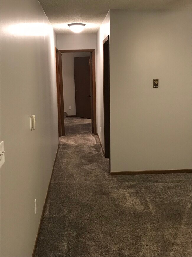Building Photo - 509 Jenkran St Unit 6
