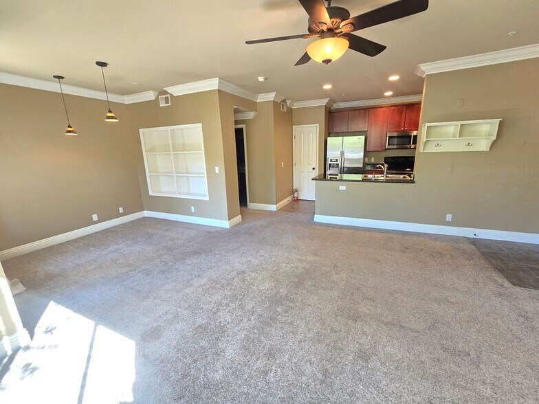 Building Photo - 22681 Oakgrove, 326