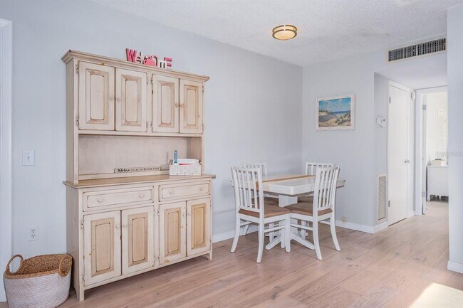 Building Photo - 7151 Sunset Way