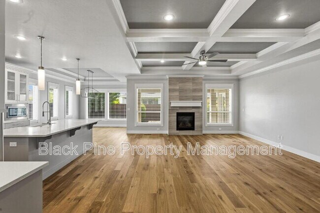 Building Photo - 3761 W Renhold Dr