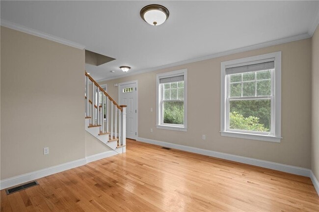 Building Photo - 20 Vanderbilt Ln