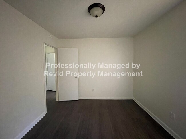 Building Photo - SECTION 8 ACCEPTED