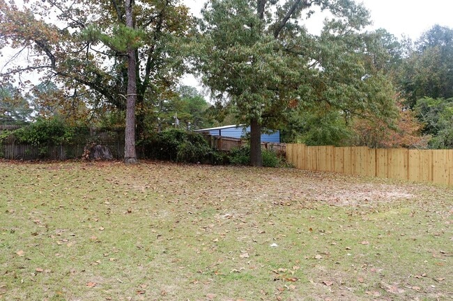 Building Photo - 1600 Mazor Dr