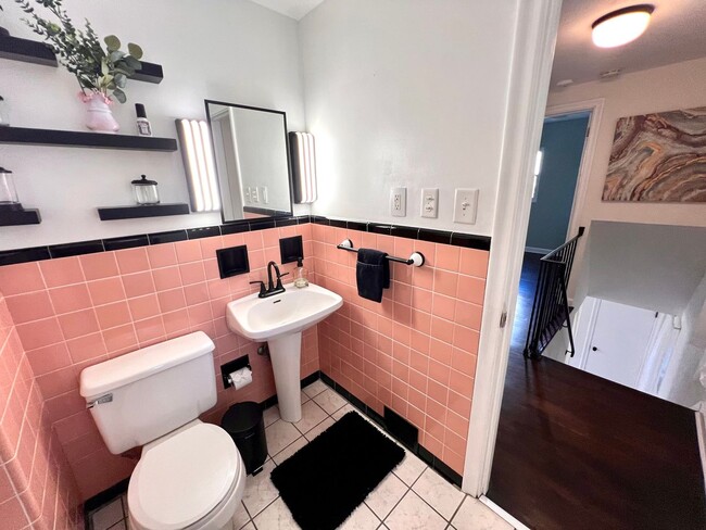 Building Photo - Brentwood - Stunning 3 Bedroom 2 Bathroom ...