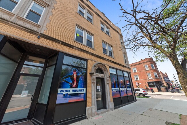 Building Photo - 2347 W Fullerton Ave