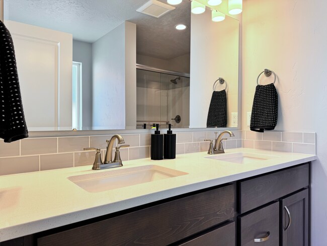 Building Photo - 10330 Crystal Ridge Dr