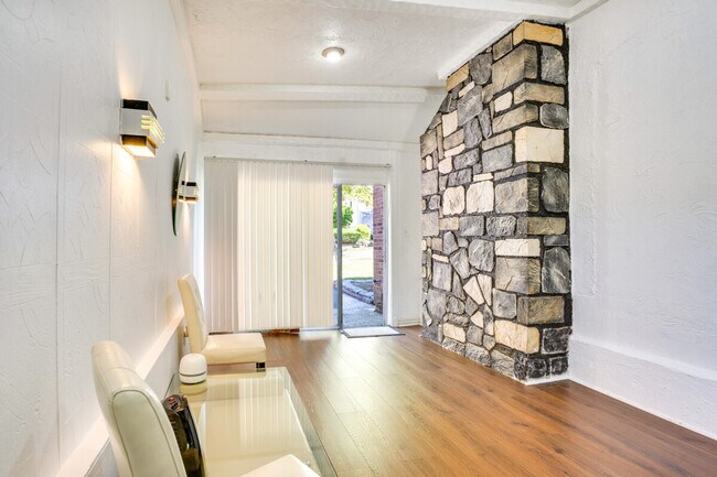 Building Photo - 112 Rockwood Pl