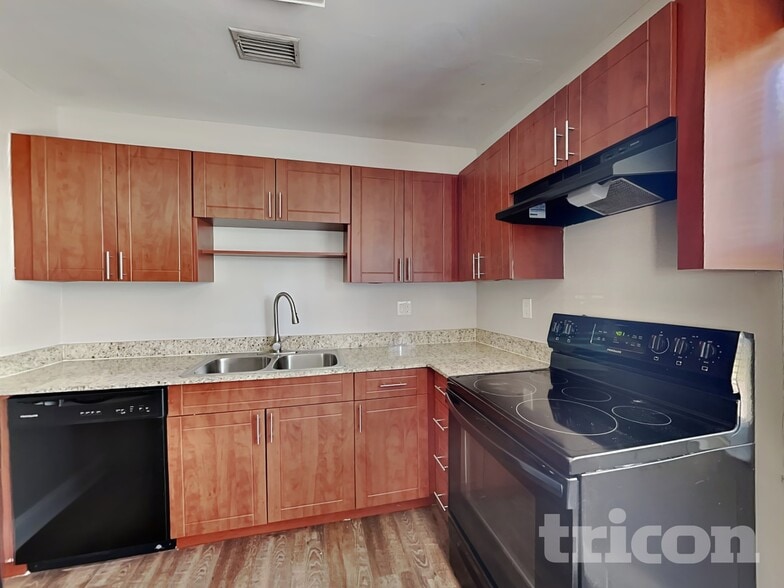 Building Photo - 3909 W Wallace Ave