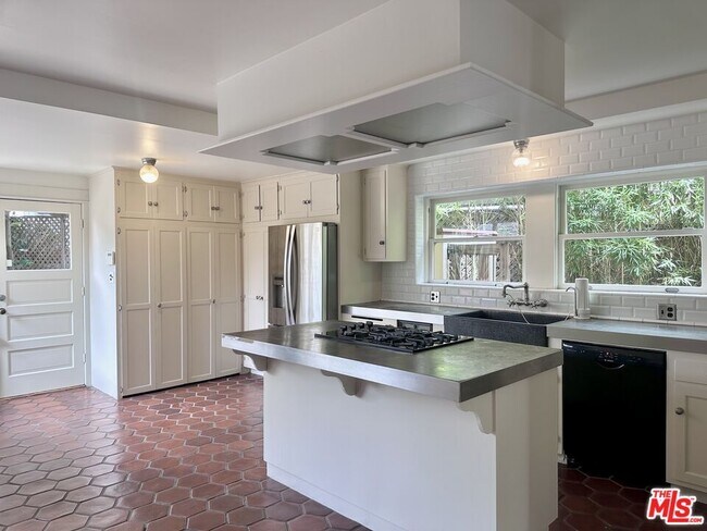 Building Photo - 2216 Meade Pl