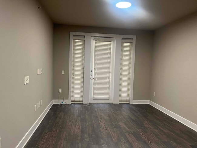 Building Photo - 3900 Vitruvian Way