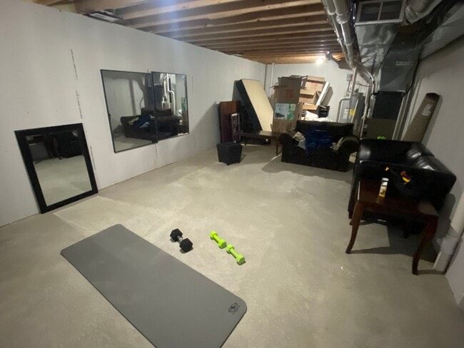 Building Photo - Beautiful 3 bed 2.5 bath Townhome