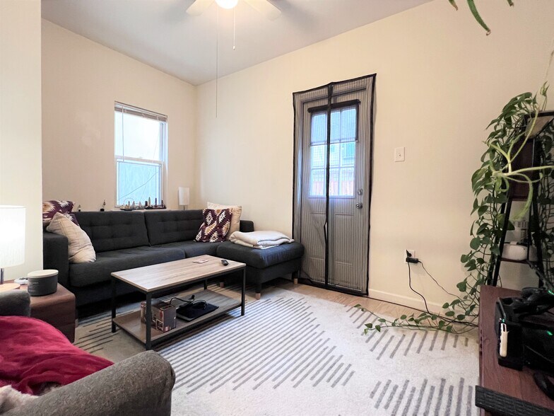 Building Photo - 1627 Wallace St