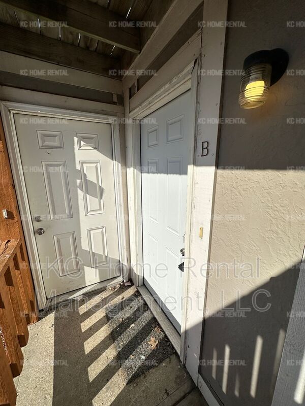Building Photo - 561 N Somerset Terrace