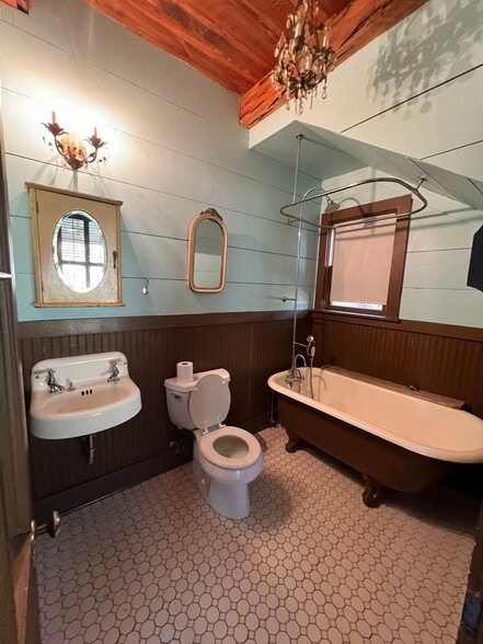 Building Photo - 813 W Bluebonnet Dr