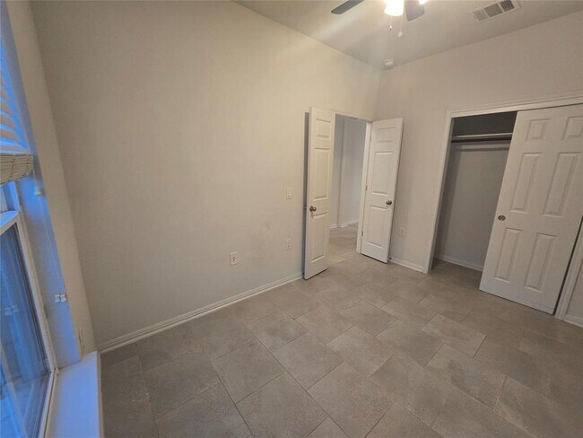Building Photo - 520 Falkland Trace