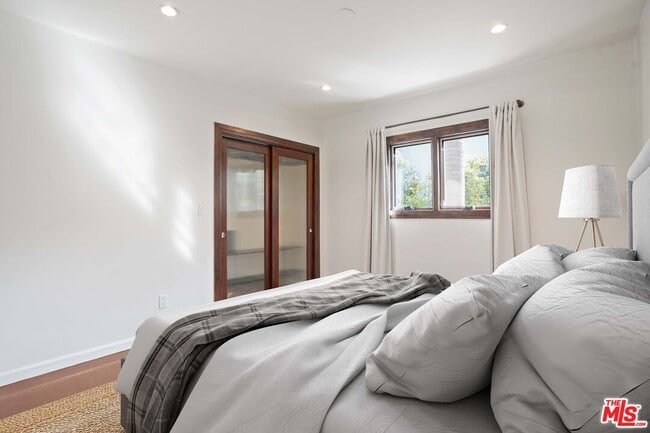 Building Photo - 458 N La Jolla Ave