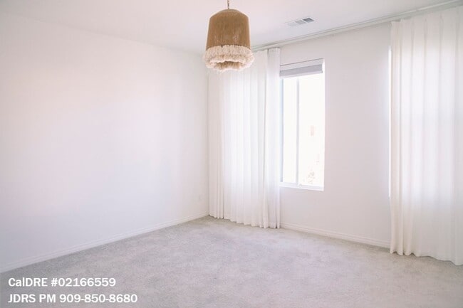 Building Photo - Irvine 2 Bedroom Condo