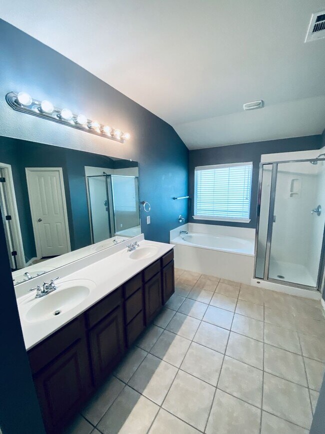 Building Photo - Great home near Sea World