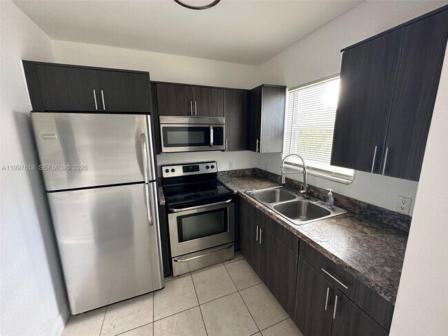 Building Photo - 563 NE 65th St