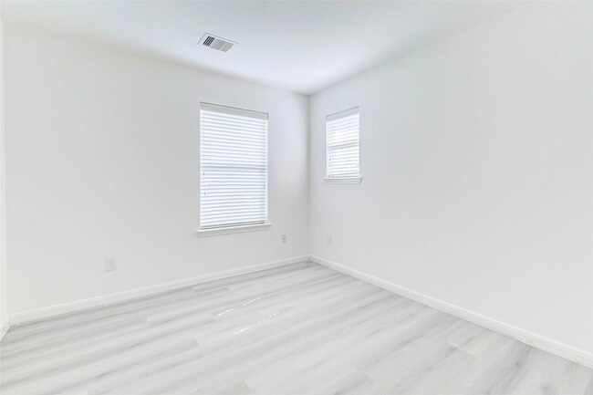 Building Photo - 8115 Barnes Ridge Ln