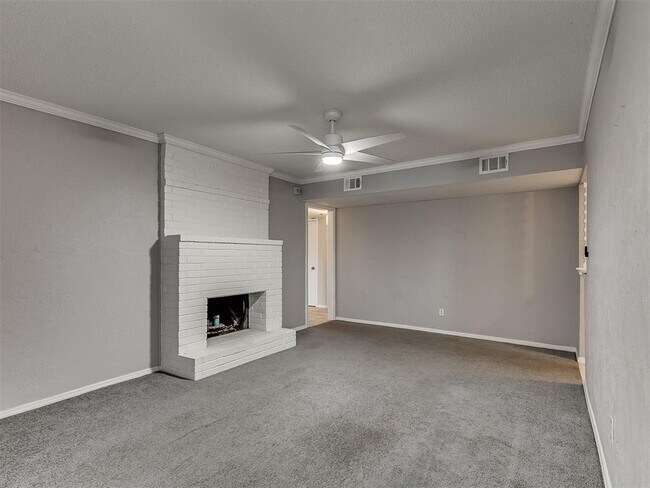 Building Photo - 1703 E Lindsey St