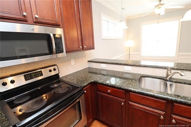 Building Photo - 5013 Sunny Creek Ln