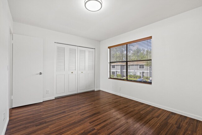 Building Photo - 814 Hill Dr